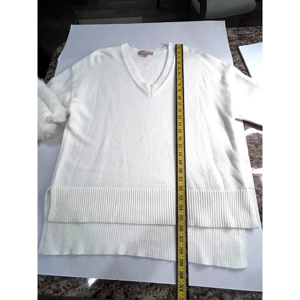 Philosophy by Republic Woman’s Size XL V-Neck White Sweater with Faux Fur Cuffs. - Picture 8 of 12